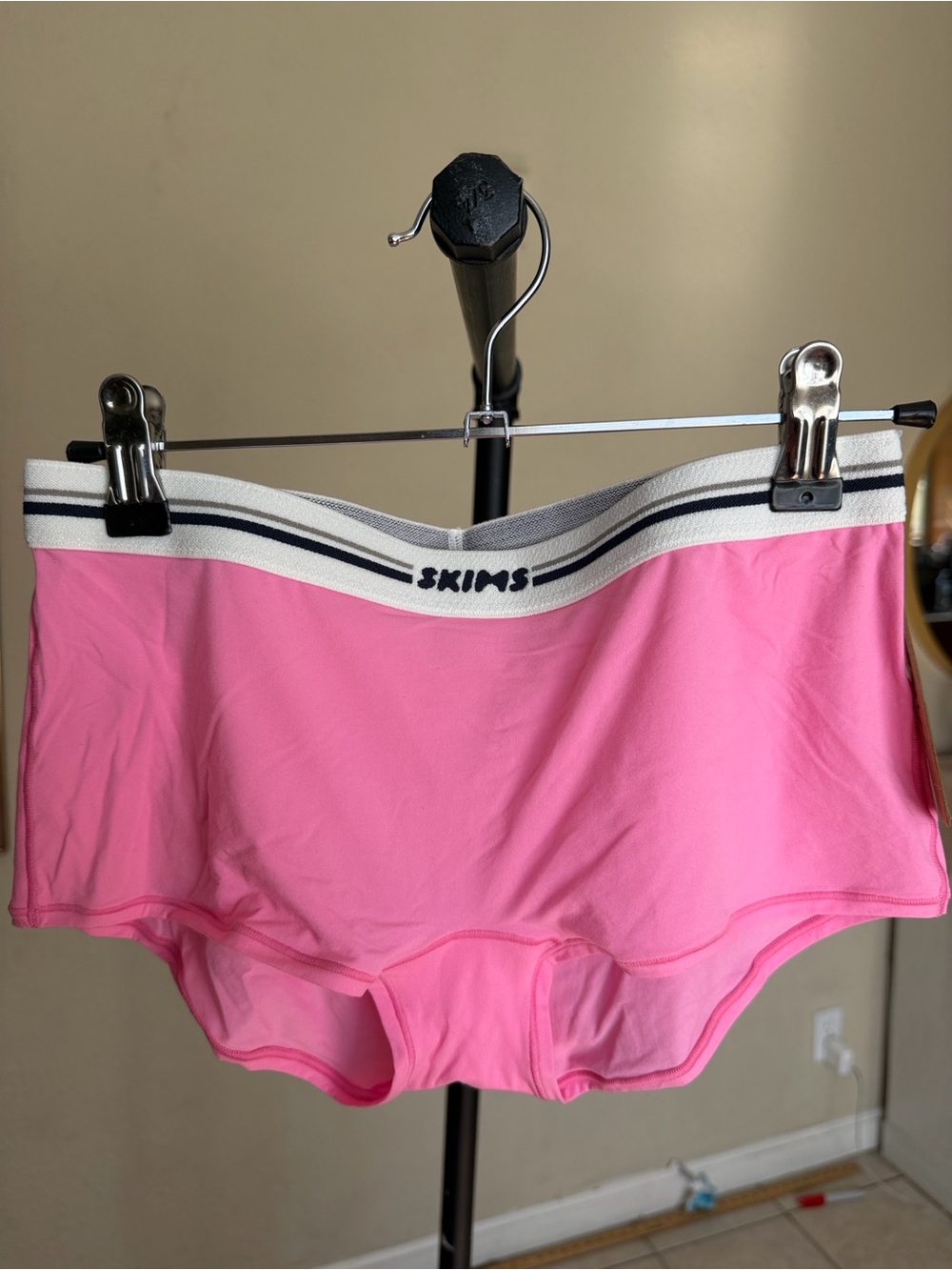 SKIMS Fits Everybody Logo boyshort size S Pink NWT